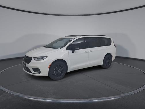 Bright White Clearcoat 2026 Chrysler Pacifica Limited