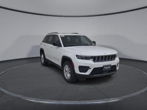 Bright White Clearcoat 2026 Jeep Grand Cherokee Laredo X
