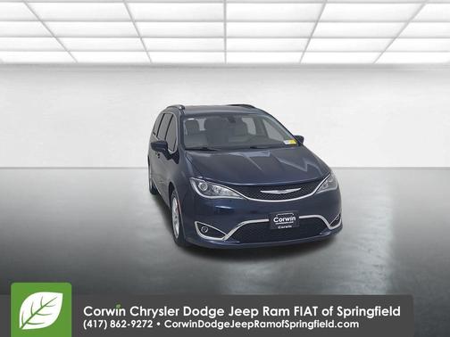 2017 Chrysler Pacifica Touring-L Plus
