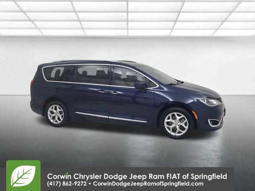 2017 Chrysler Pacifica Touring-L Plus