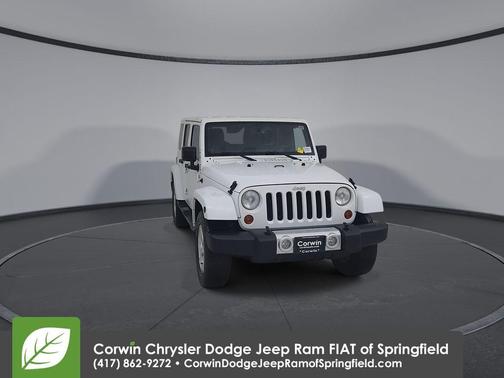 Bright White Clearcoat 2013 Jeep Wrangler Unlimited Sahara