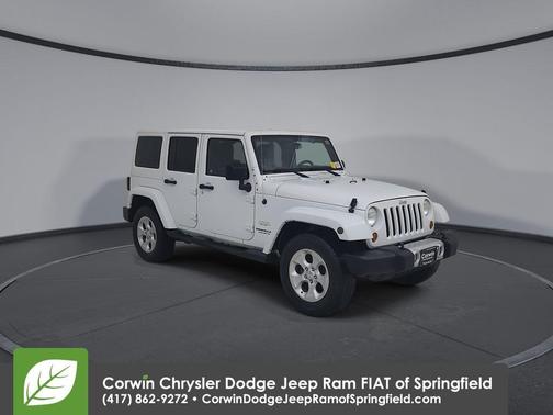 Bright White Clearcoat 2013 Jeep Wrangler Unlimited Sahara