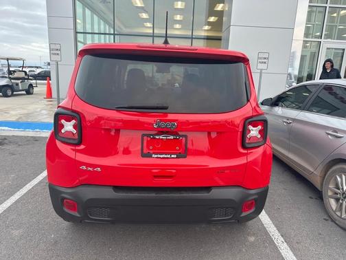 Photo 3 of 9 of 2021 Jeep Renegade Sport