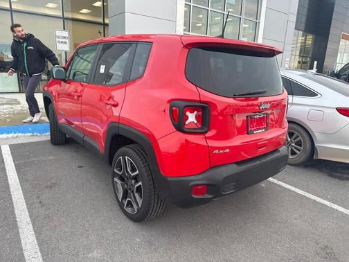 Photo 4 of 9 of 2021 Jeep Renegade Sport