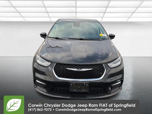 2023 Chrysler Pacifica Touring-L