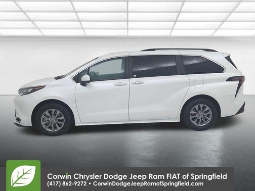 2024 Toyota Sienna XLE