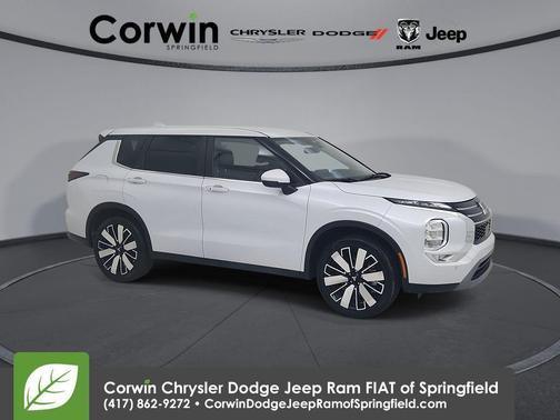 White 2025 Mitsubishi Outlander SE