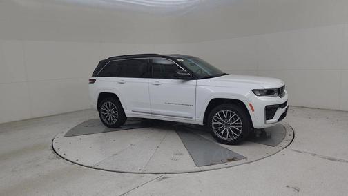 Bright White Clearcoat 2027 Jeep Grand Cherokee Summit