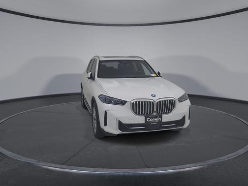 Alpine White 2025 BMW X5 PHEV xDrive50e