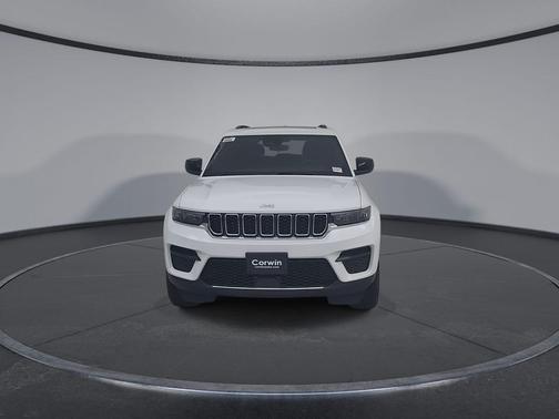Bright White Clearcoat 2026 Jeep Grand Cherokee Laredo X