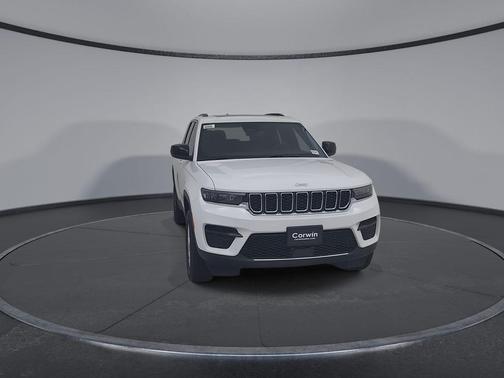 Bright White Clearcoat 2026 Jeep Grand Cherokee Laredo X