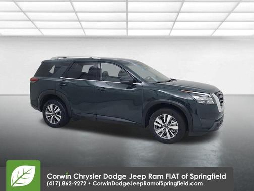 2025 Nissan Pathfinder SL