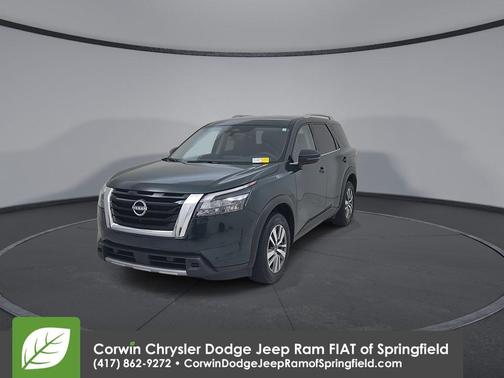 2025 Nissan Pathfinder SL