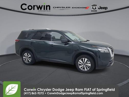 2025 Nissan Pathfinder SL