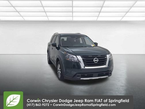 2025 Nissan Pathfinder SL