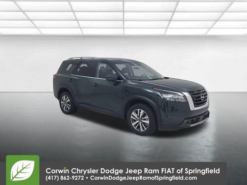 2025 Nissan Pathfinder SL