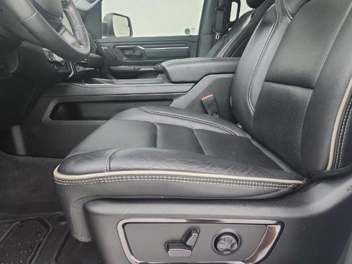 Bright White Clearcoat 2024 RAM 1500 Limited