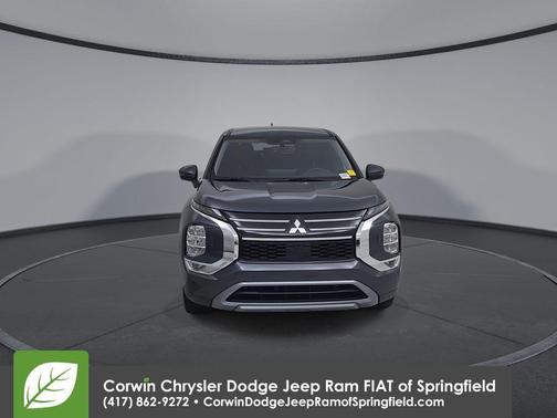 Black 2025 Mitsubishi Outlander SE