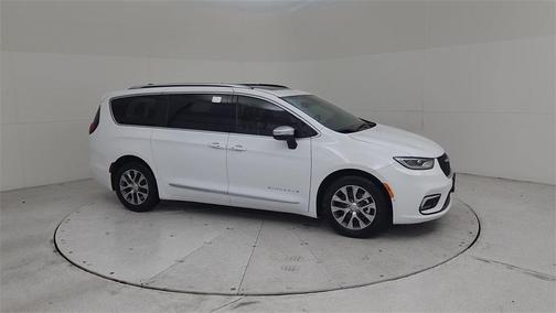 2025 Chrysler Pacifica Hybrid Pinnacle