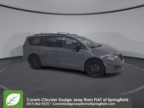 Ceramic Gray Clearcoat 2025 Chrysler Pacifica Limited