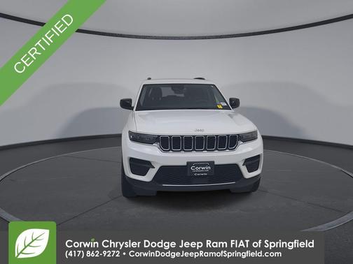 Bright White Clearcoat 2023 Jeep Grand Cherokee Laredo