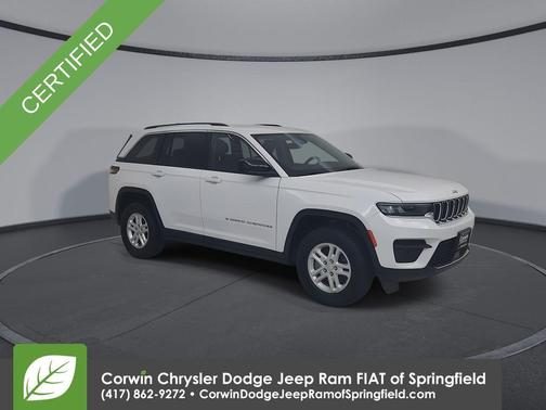 Bright White Clearcoat 2023 Jeep Grand Cherokee Laredo