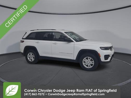 Bright White Clearcoat 2023 Jeep Grand Cherokee Laredo