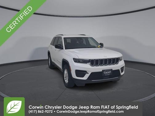 Bright White Clearcoat 2023 Jeep Grand Cherokee Laredo