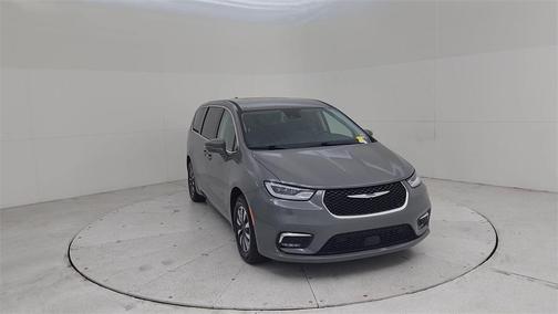 2022 Chrysler Pacifica Hybrid Touring L