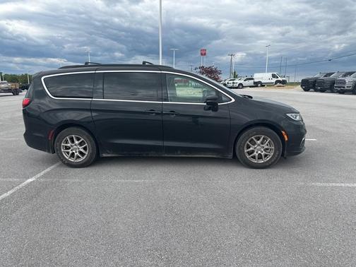 2022 Chrysler Pacifica Touring-L