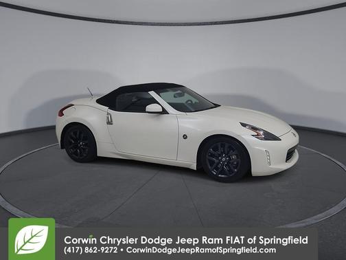 White 2019 Nissan 370Z Touring