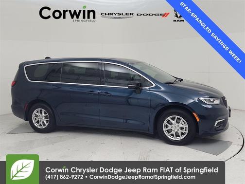 2025 Chrysler Pacifica Select