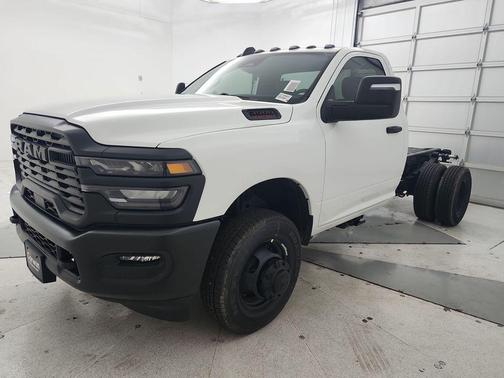 Bright White Clearcoat 2026 RAM 3500 Tradesman/Big Horn