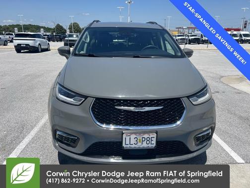 2022 Chrysler Pacifica Touring-L