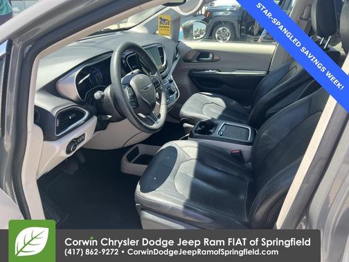 2022 Chrysler Pacifica Touring-L