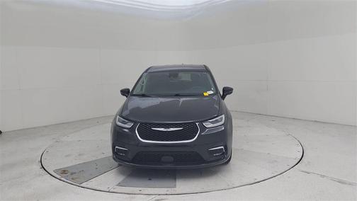 2024 Chrysler Pacifica Touring-L
