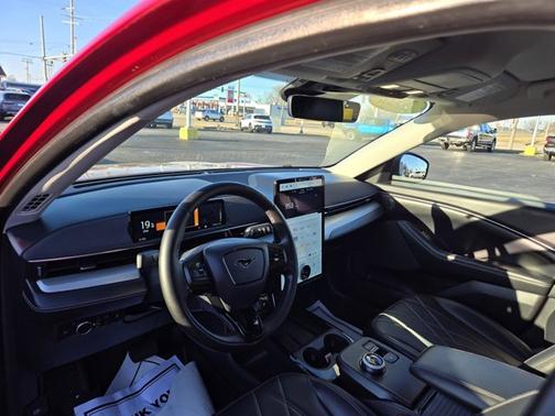 2022 Ford Mustang Mach-E SELECT