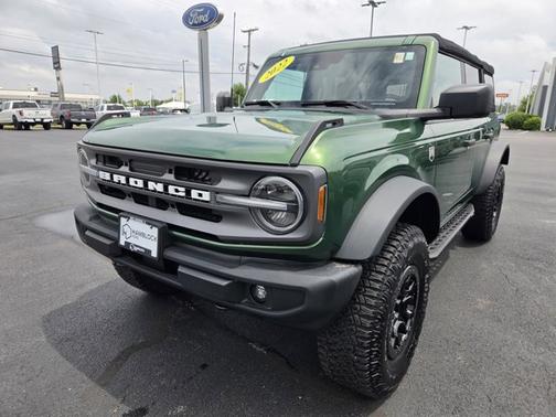 ERUPTION GREEN METALLIC 2022 Ford Bronco