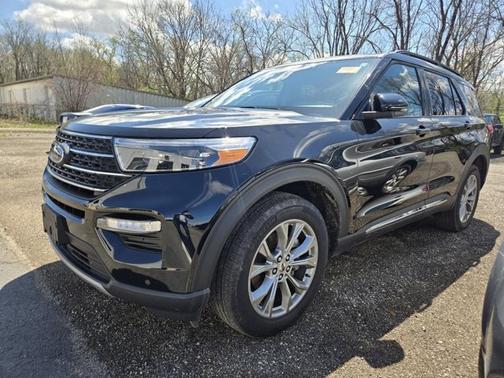 AGATE BLACK METALLIC 2024 Ford Explorer XLT