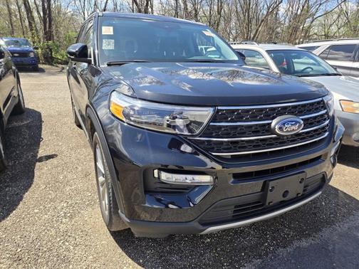 AGATE BLACK METALLIC 2024 Ford Explorer XLT