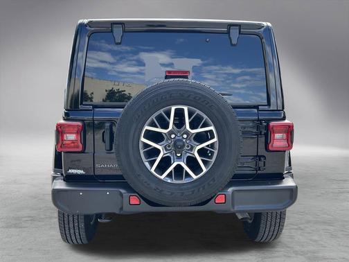 Black Clearcoat 2025 Jeep Wrangler Sahara