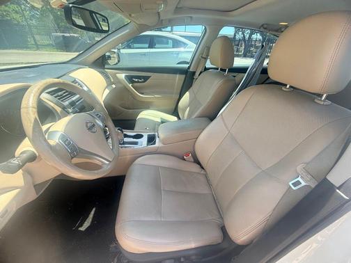 White 2017 Nissan Altima 2.5 SL