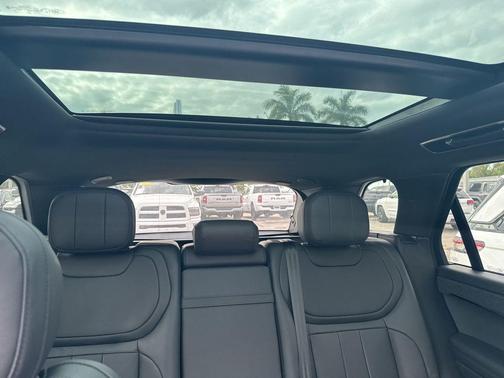 2025 Land Rover Range Rover Sport P360 SE