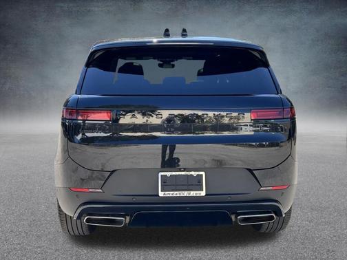 2025 Land Rover Range Rover Sport SE