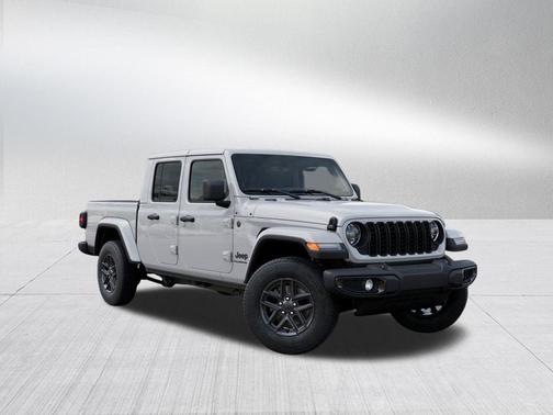 Bright White Clearcoat 2026 Jeep Gladiator Sport S