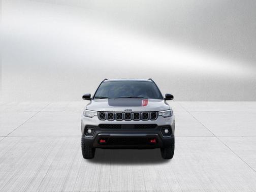 Silver Zynith 2026 Jeep Compass Trailhawk