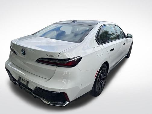 2024 BMW 740 i