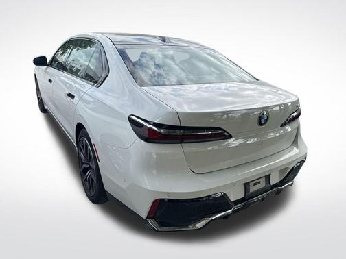 2024 BMW 740 i