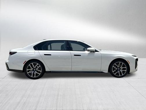 2024 BMW 740 i