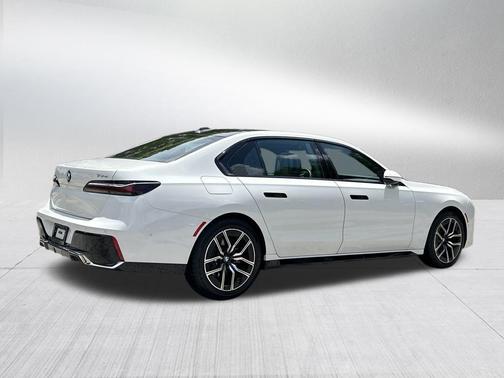 2024 BMW 740 i